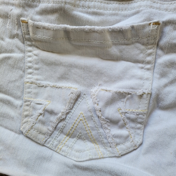 American Eagle White Distressed Short Shorts Size 6 Womans - Picture 10 of 12